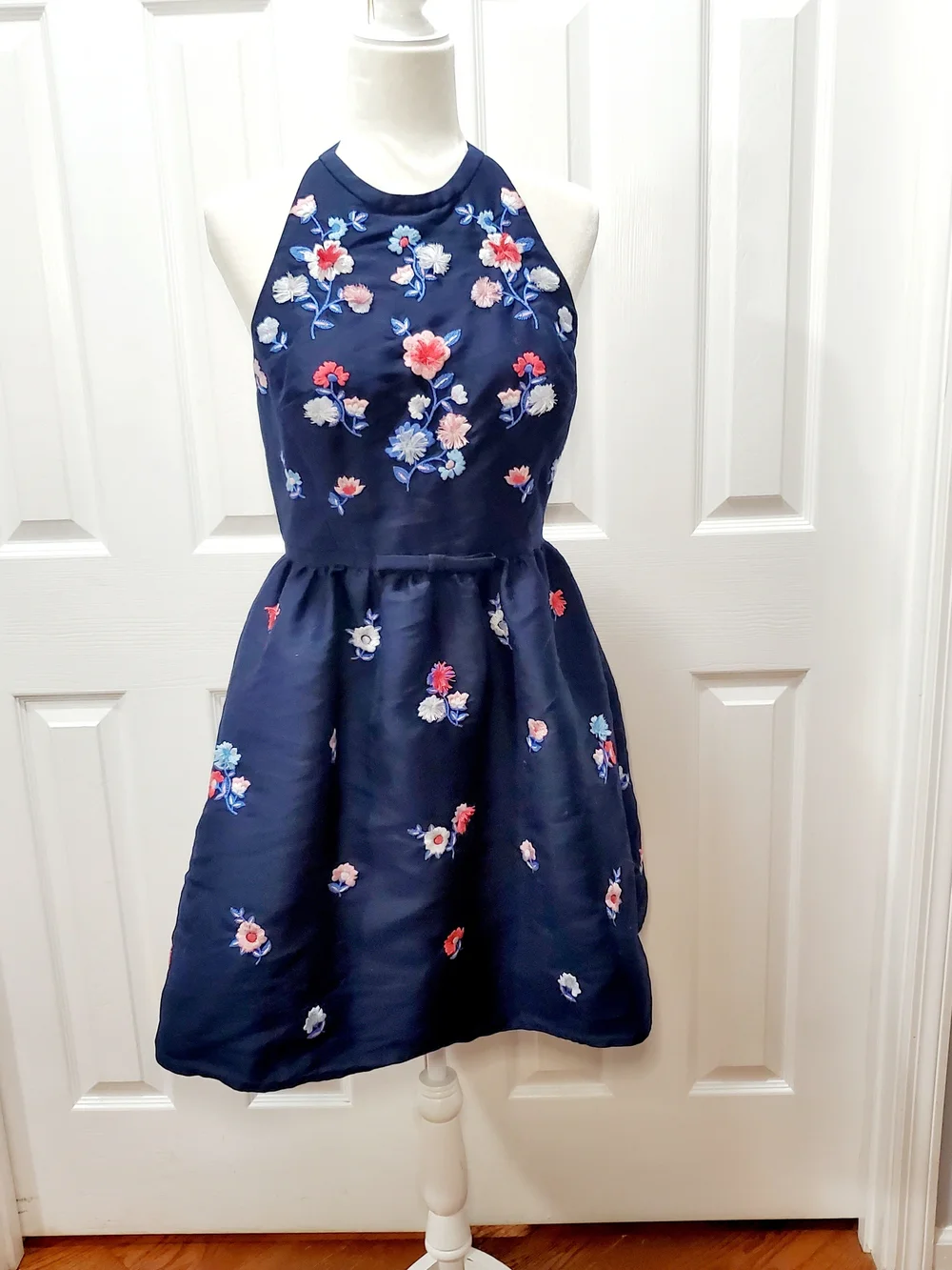 Kate Spade Pom Embroidered Floral Halter Dress Navy Size 8 Wedding Guest Hampton